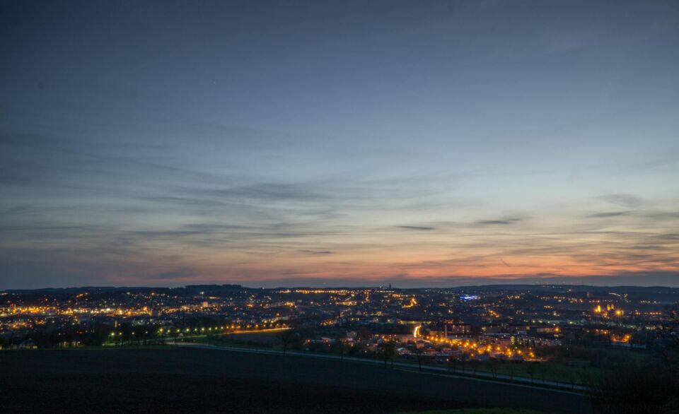 A wide cinematic view of Lordstown's industrial landscape at dusk, featuring the silhouette of a large manufacturing facility.
